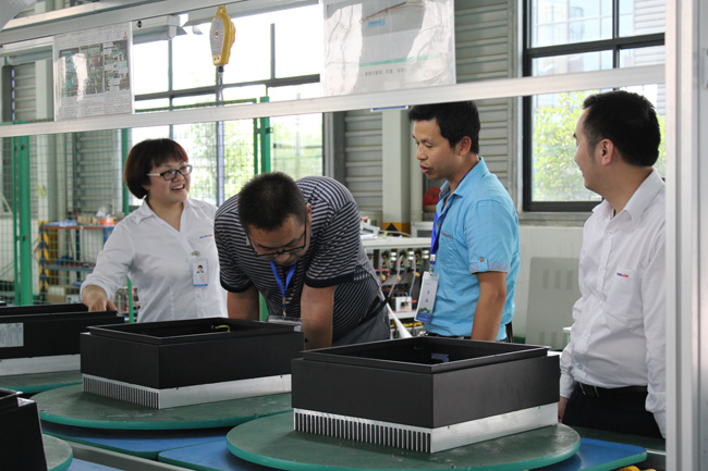 熱烈歡迎廣西建工謝總蒞臨公司參觀指導