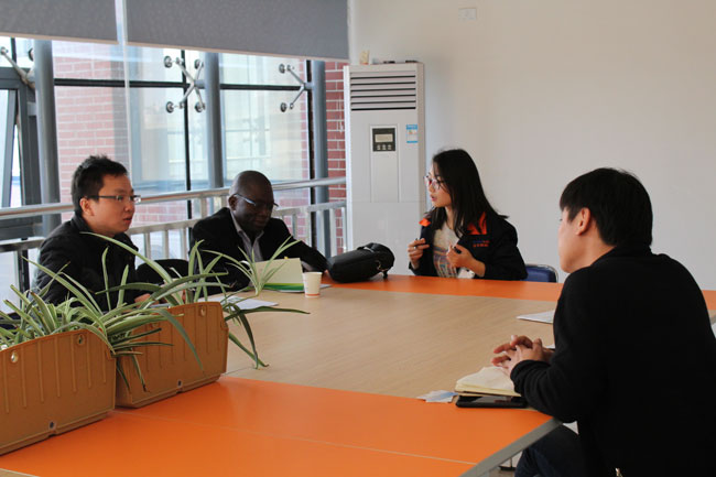 熱烈歡迎安哥拉客戶Jaime先生一行來(lái)我公司參觀