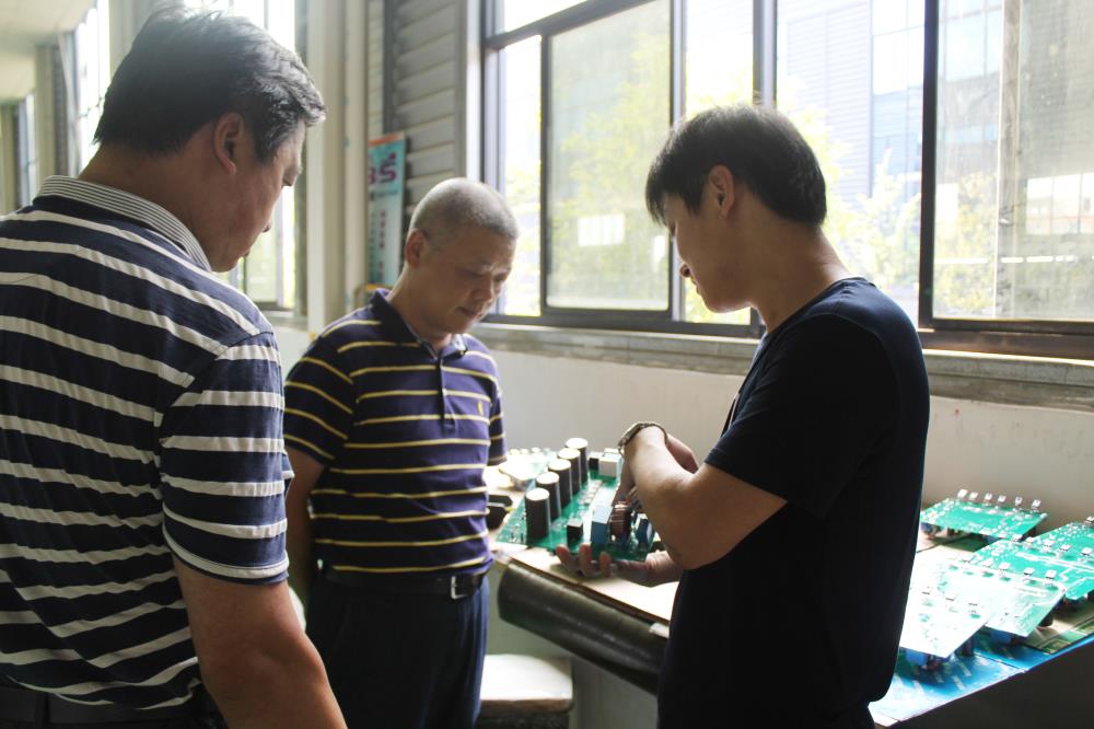 市經(jīng)信委領(lǐng)導(dǎo)來(lái)我公司視察指導(dǎo)工作