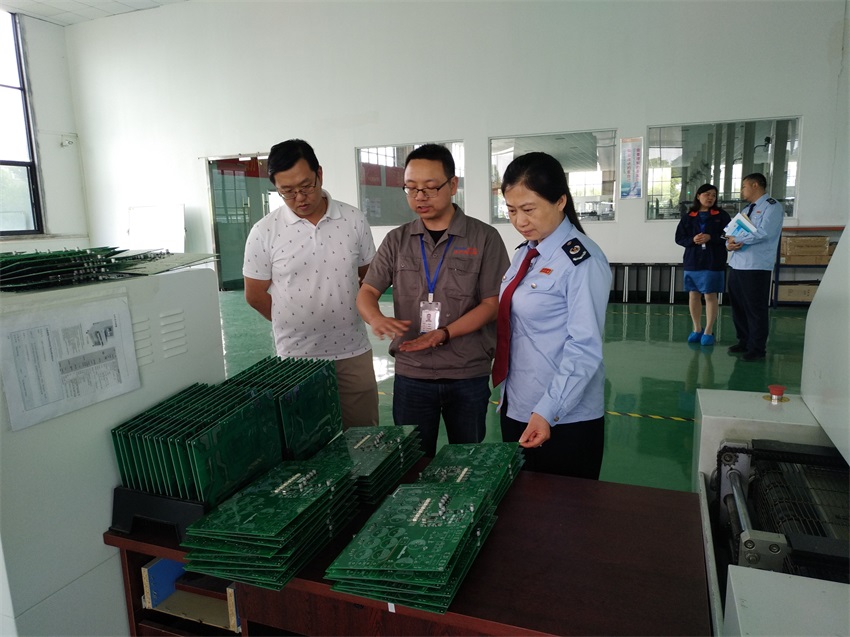 熱烈歡迎開發(fā)區(qū)稅務(wù)局領(lǐng)導(dǎo)蒞臨我司參觀指導(dǎo)工作！